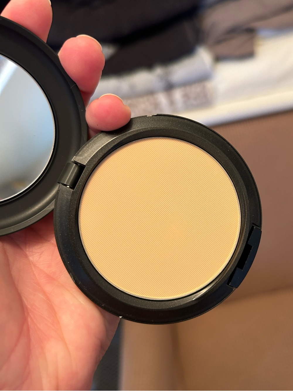 Mac C3 Studio Fix Powder Foundation - Picture 3 of 4